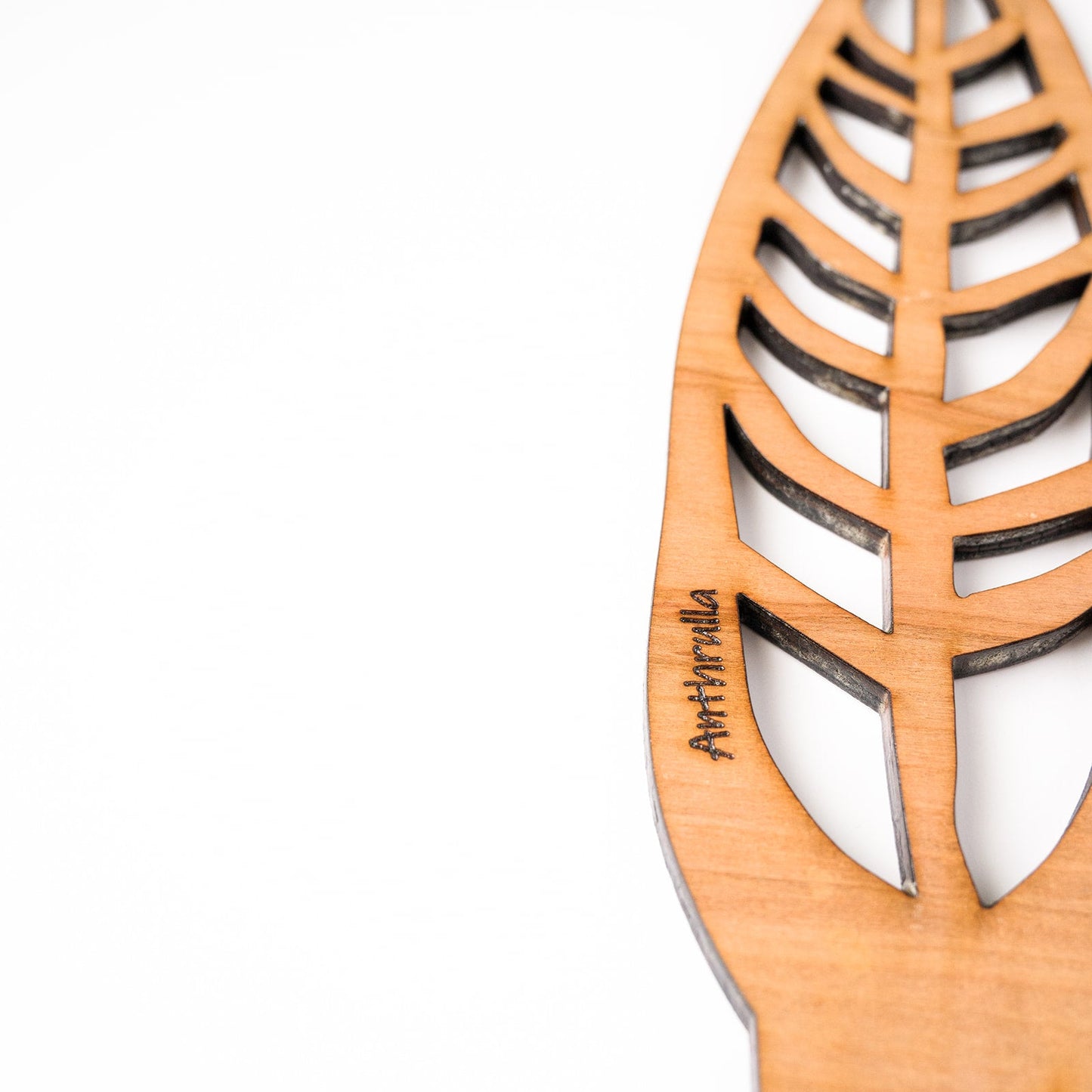 Anthrulla - Plant trellis inspired by the Queen Anthurium